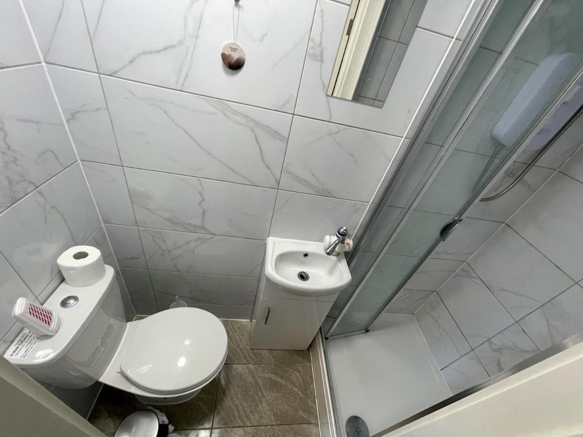 Letzi Premium Cozy Retreat Private En-Suite Rooms, Wembley Londyn Zewnętrze zdjęcie