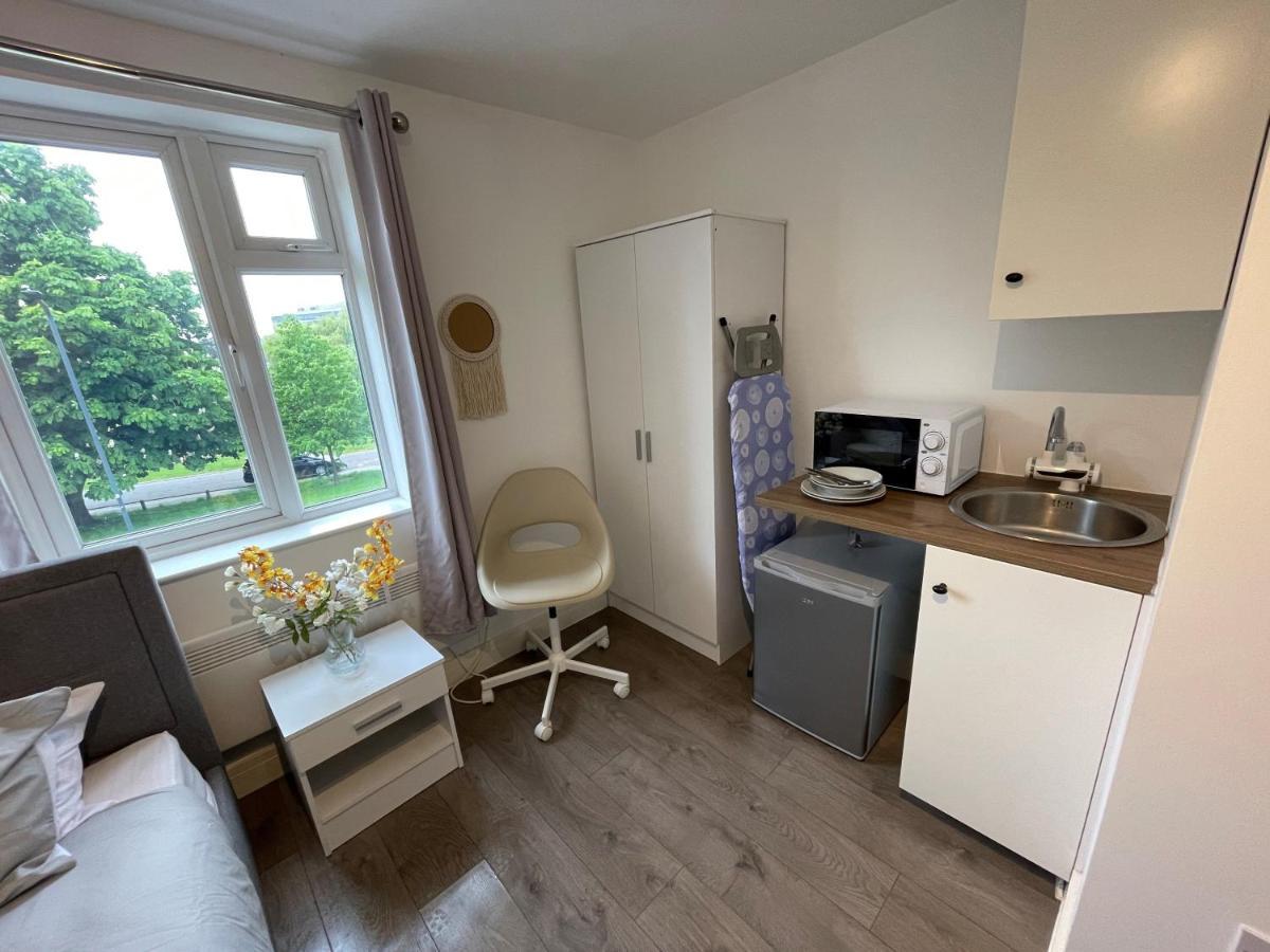 Letzi Premium Cozy Retreat Private En-Suite Rooms, Wembley Londyn Zewnętrze zdjęcie