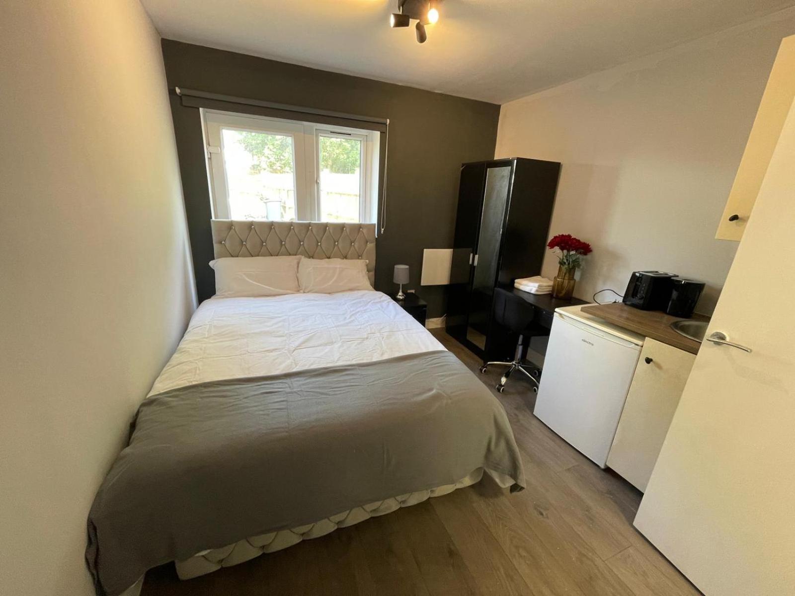 Letzi Premium Cozy Retreat Private En-Suite Rooms, Wembley Londyn Zewnętrze zdjęcie