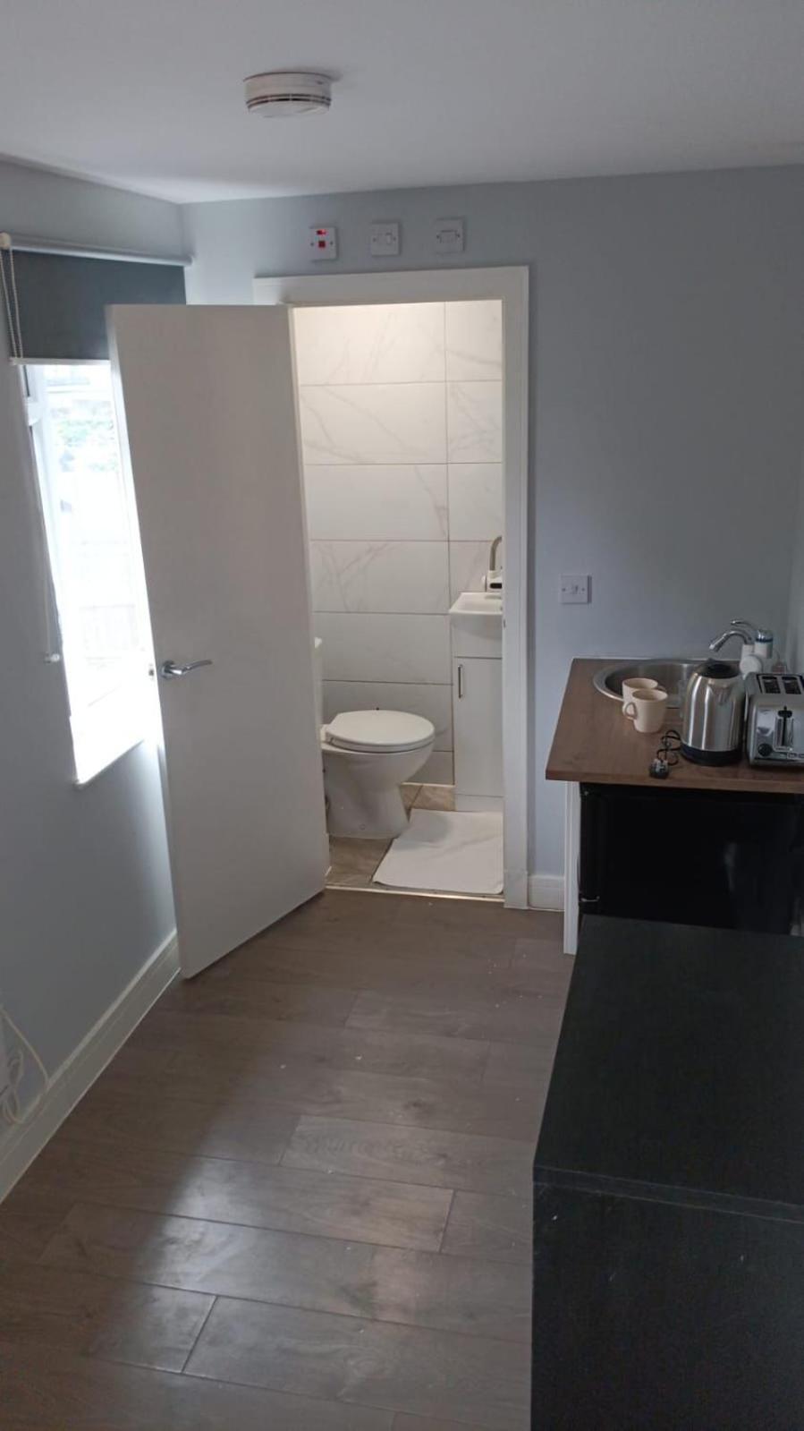Letzi Premium Cozy Retreat Private En-Suite Rooms, Wembley Londyn Zewnętrze zdjęcie