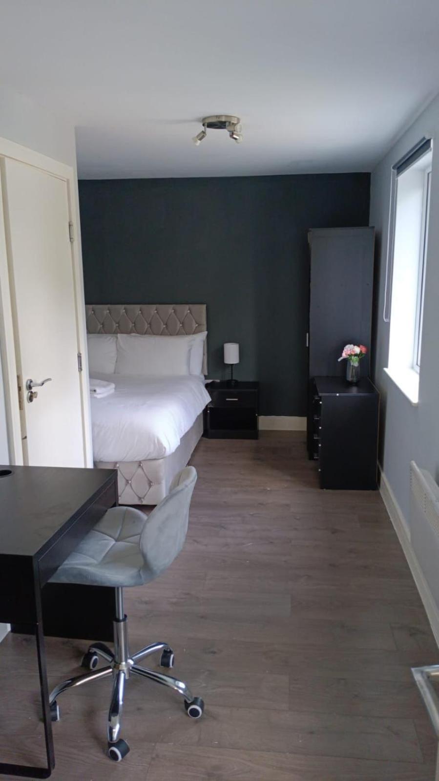 Letzi Premium Cozy Retreat Private En-Suite Rooms, Wembley Londyn Zewnętrze zdjęcie